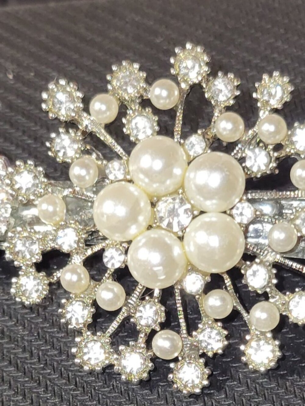 Beautiful set of 3 elegant hair accessories - Picture 4 of 8